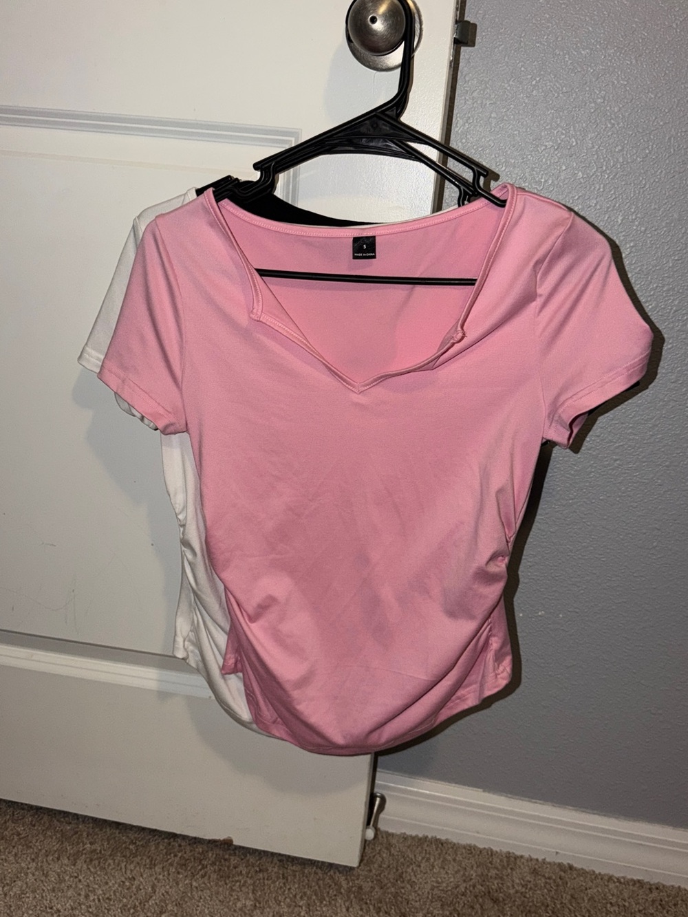 FOUR SHIRTS - Women’s V-Neck Short Sleeve Top